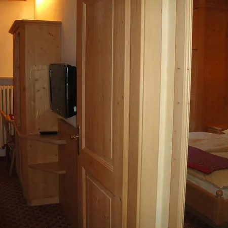 Garni Toni Urtijëi